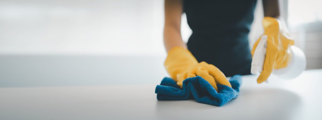cleaning hot tub surface during water change